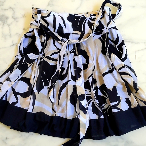 NWOT. The Limited 100% Cotton Color Floral Pattern Skirt w/lining, pockets,belt. - Picture 6 of 8